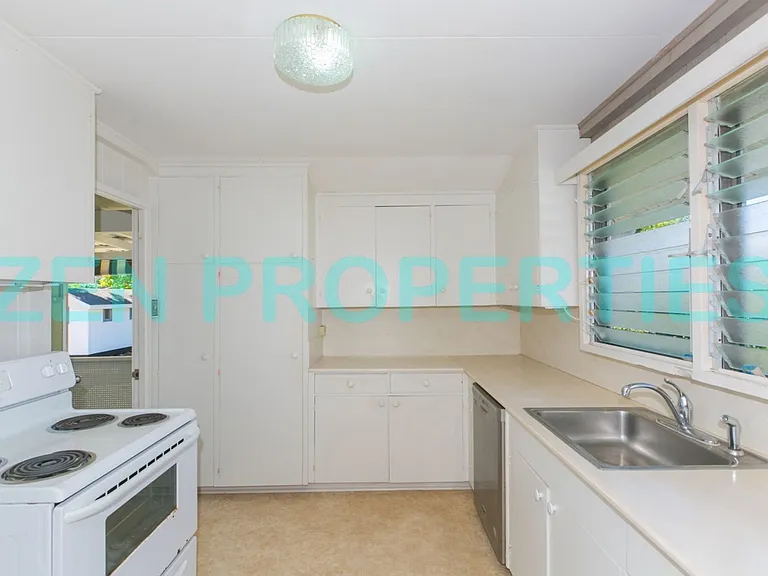 5616 Kawaikui St — Photo 2