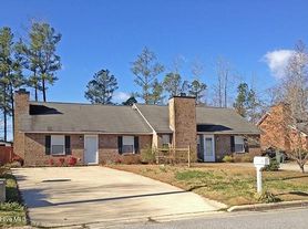 1801 Summerhaven Dr, Greenville, NC