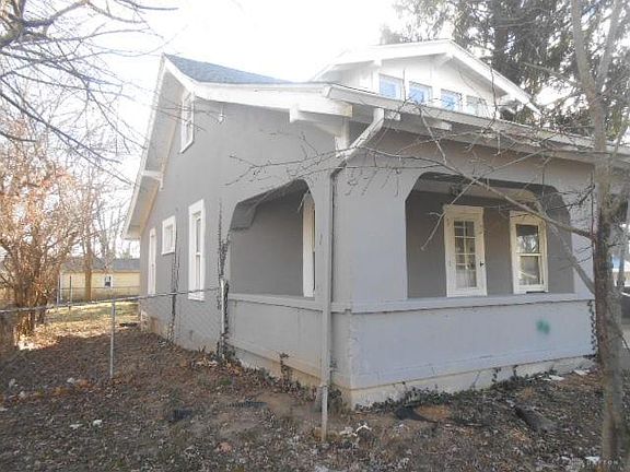 4th image of 31 E Main St