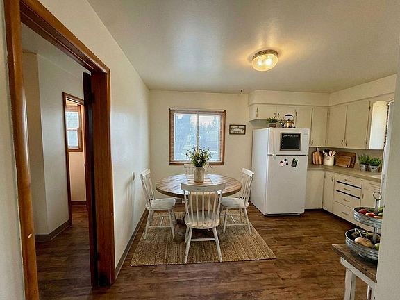 3rd image of 2504 Spruce Dr