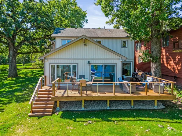 8606 Center Ct, Fox River Grove, IL 60021