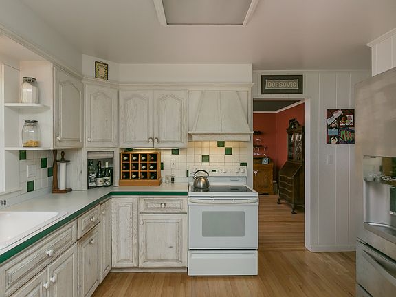 5th image of 9 Bradish Ln