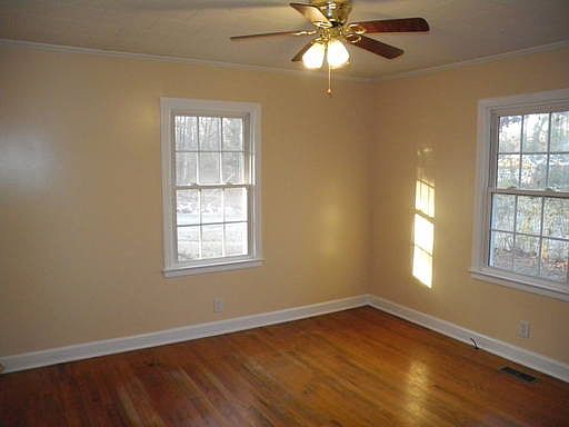 2nd image of 2422 Wilkins St