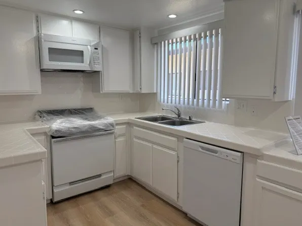 Parkwest Apartments, 15006 Inglewood Ave APT 16, Lawndale, CA 90260