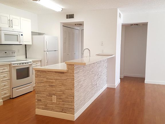 5th image of 10610 SW 158th Ct APT 204