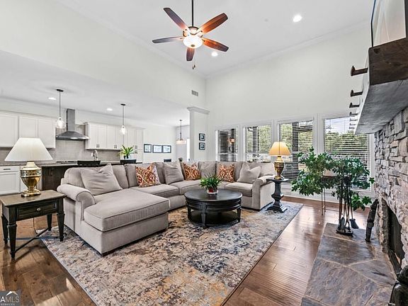 4th image of 1461 Westminster Way