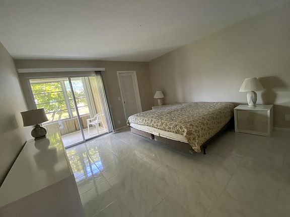 5th image of 313 Wellington M #3130