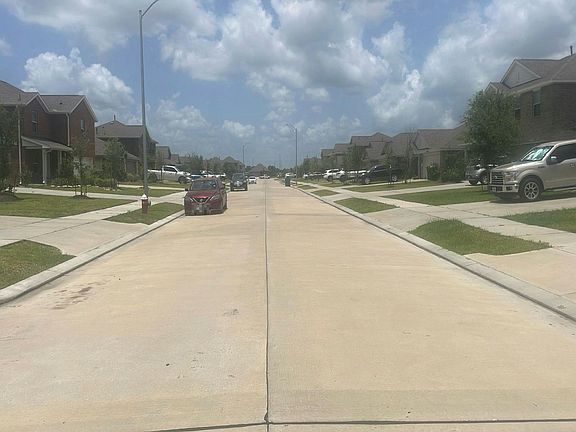 4th image of 512 Maple Bend Ln