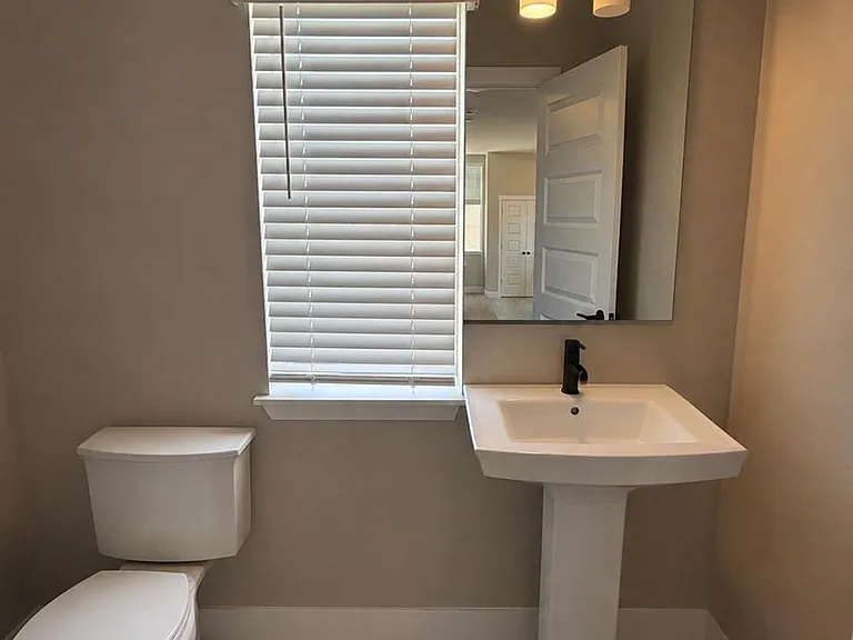 2275 S Poppy St — Photo 11