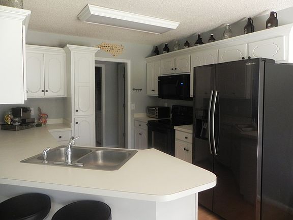 3rd image of 309 Jeannine Dr