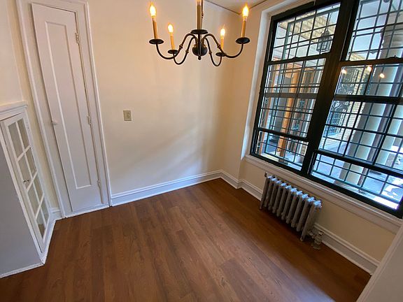 3rd image of 904 Hinman Ave APT 2D