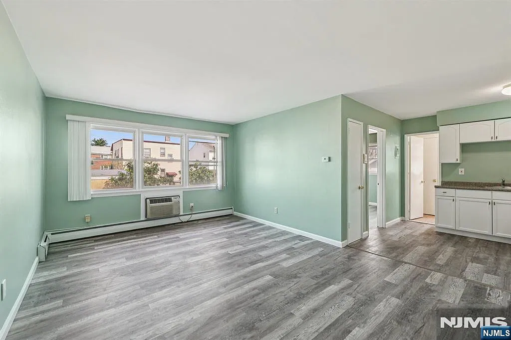 1 bed, 1.0 bath, $1,800 — Photo 3