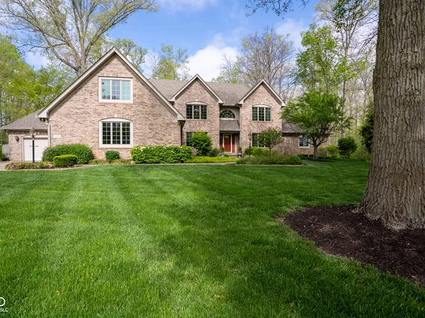 1112 N Dogwood Way, Greenfield, IN 46140
