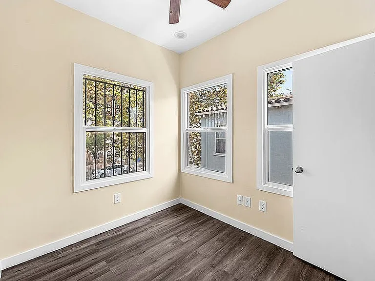 1050 W 57th St — Photo 10