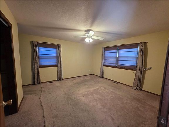 5th image of 1542 S Elm St