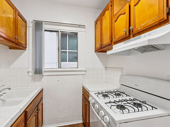 5th image of 1220 S Olive St #201