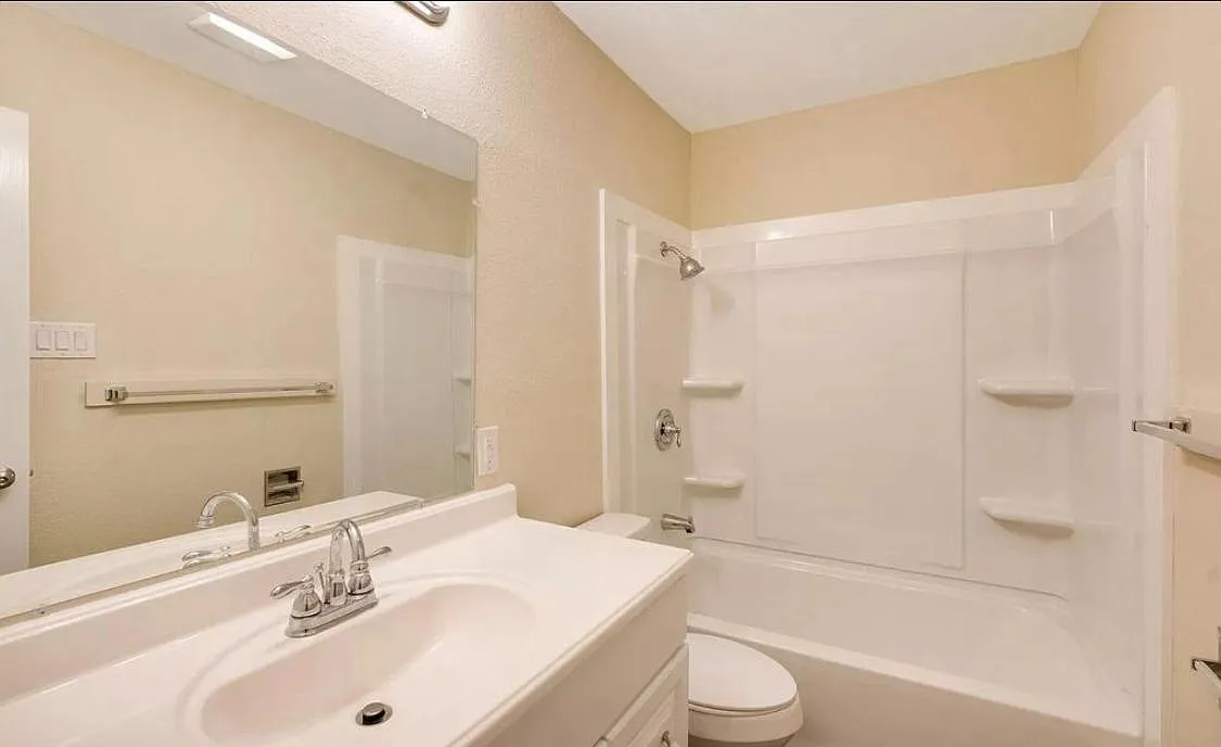 Unit Photo - 428 Agnes Dr #B