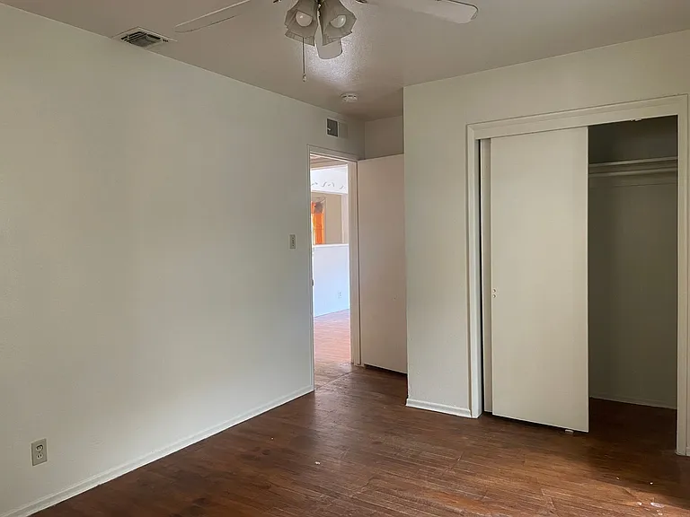 711 E Fountain Way — Photo 5