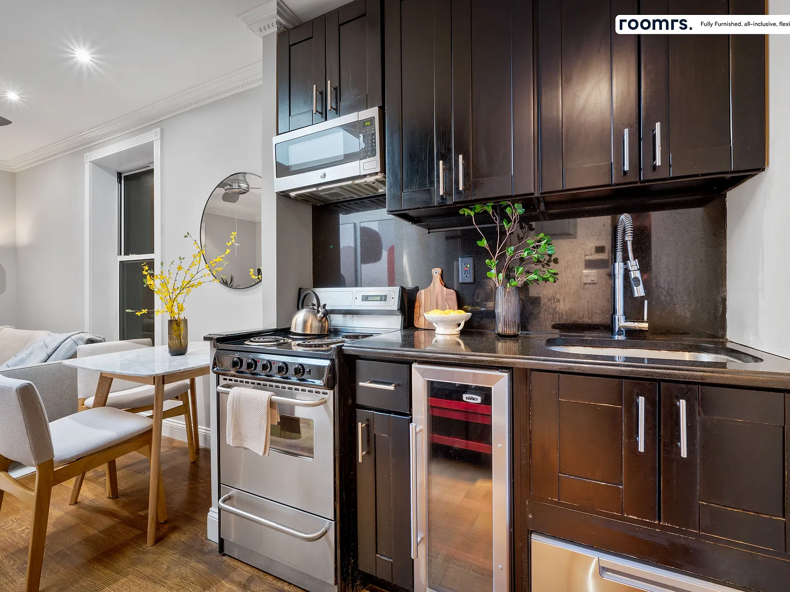3 bed, 529 sqft, $2,394 — Photo 3