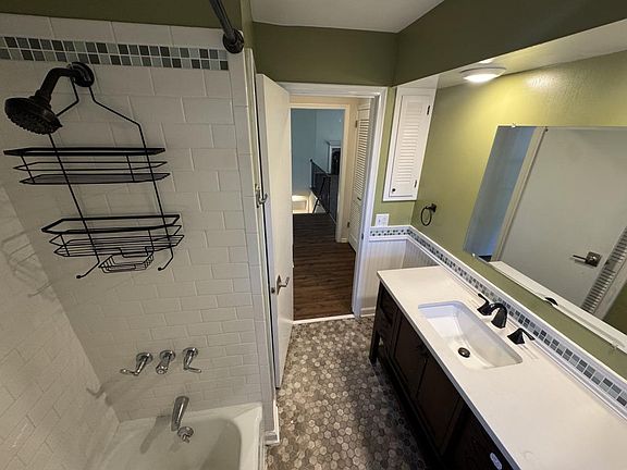 5th image of 3945 W 44th St