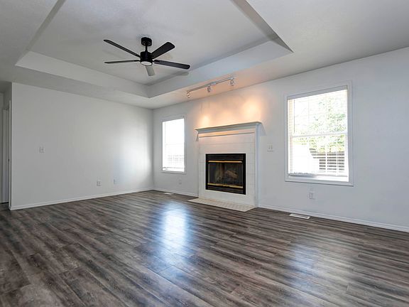 3rd image of 210 E Robin Road