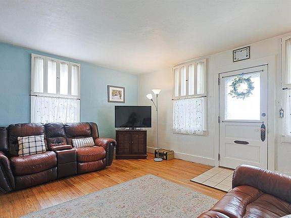 5th image of 207 W 12th St