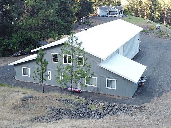 3rd image of 164 Pineway Ln