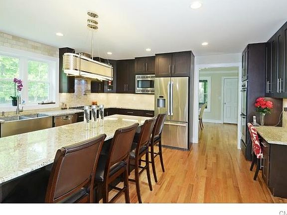 Huge island perfect for entertaining