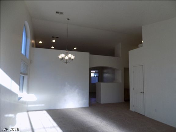 5th image of 276 Garnet Garden St