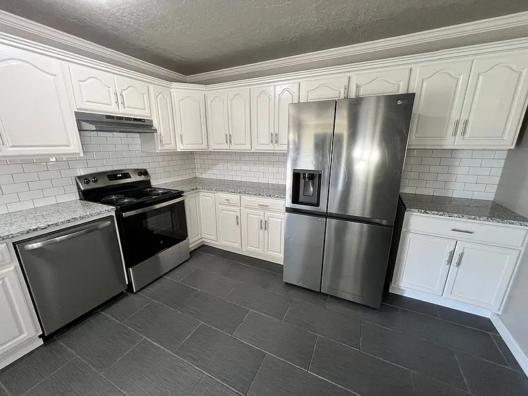 6408 NW Oak Ave — Photo 4