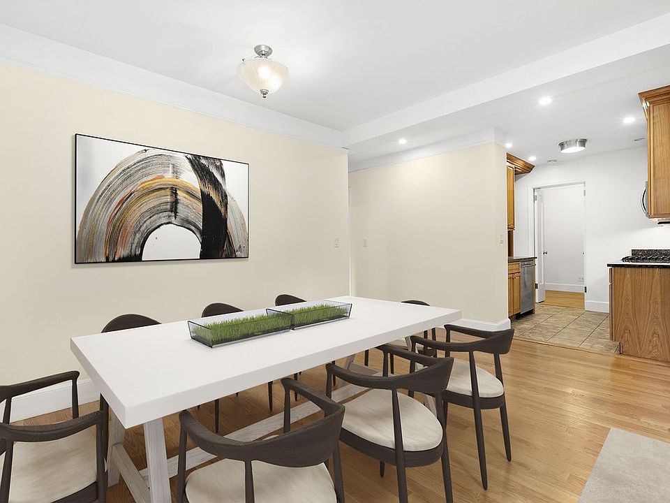 2nd image of 302 W 79th St APT 4B