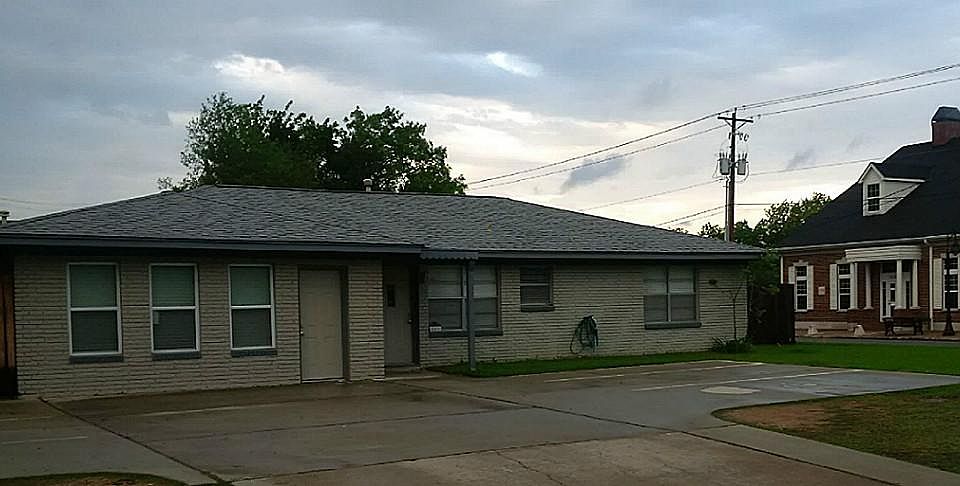 1st image of 211 Laurel Dr
