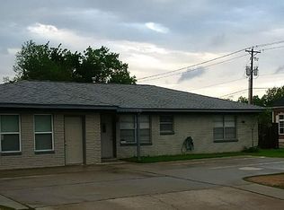 211 Laurel Dr, Friendswood, TX 77546