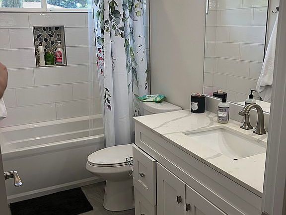 Remodeled bathroom w/ tub