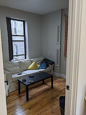 4th image of 61 W 106th St #4B