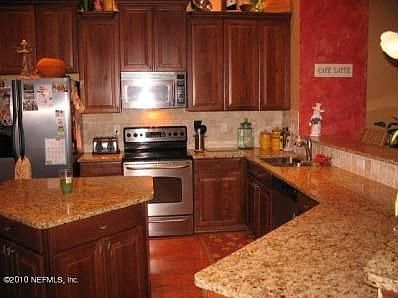 5th image of 6414 Green Myrtle Dr