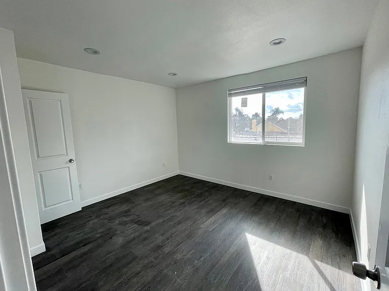 Bedroom #1 / rear unit