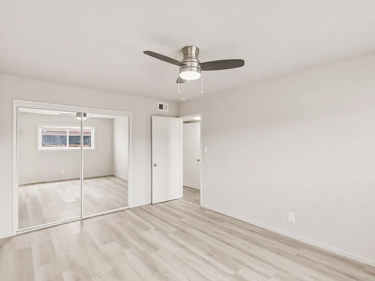 Del Amo Residences — Photo 15