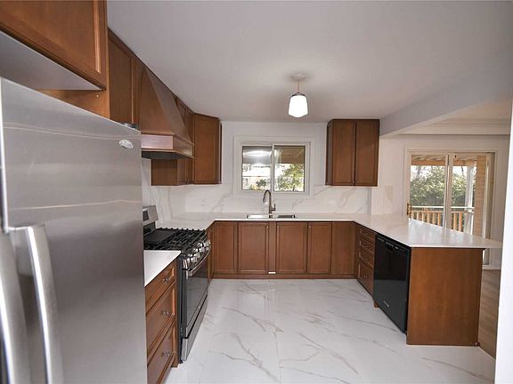 5th image of 445 Willis Dr