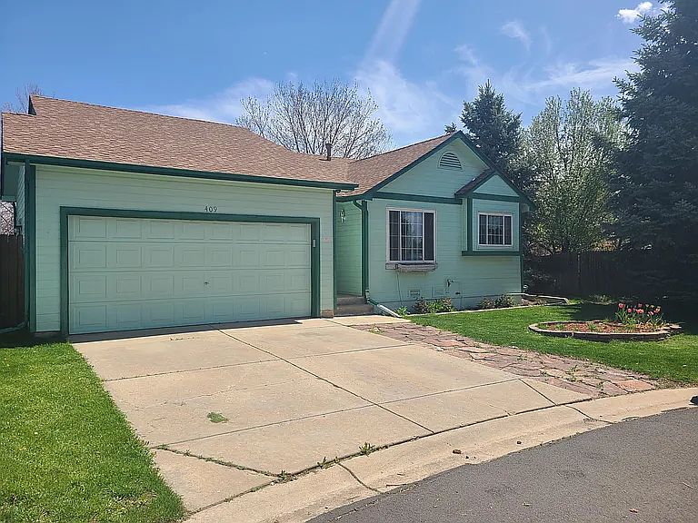 1st image of 409 Greenway Ln