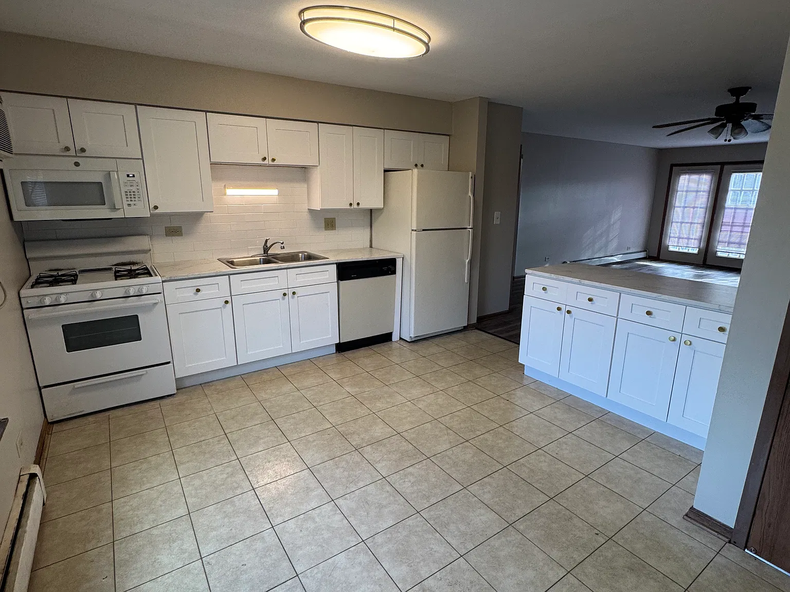 2 bed, 980 sqft, $1,700 — Photo 2