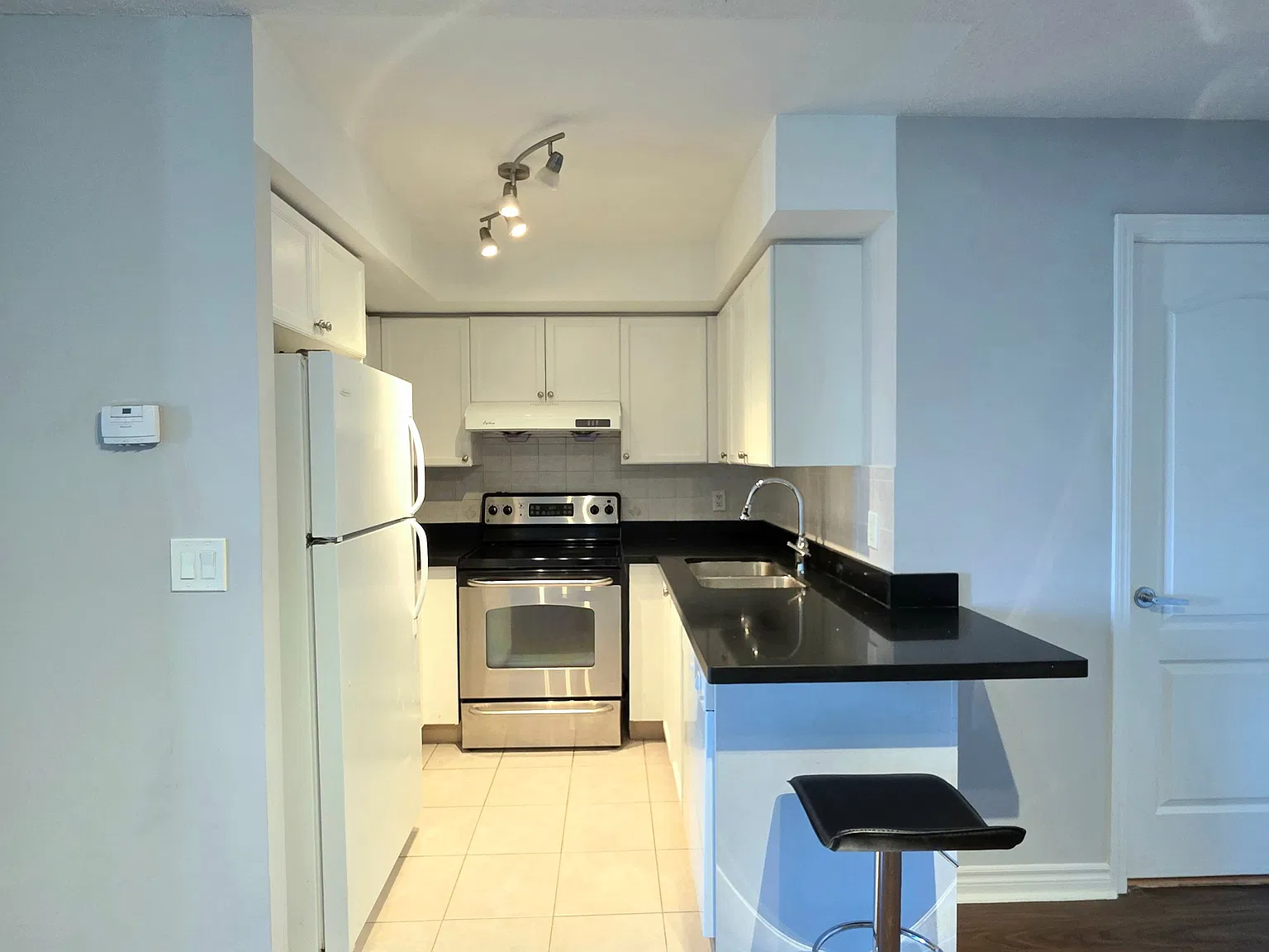 1 bed, $2,120 — Photo 4