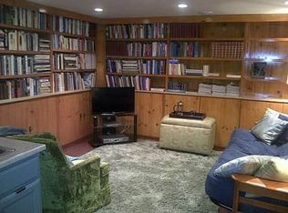 200 Linacre Rd #1A, Winnipeg, MB R3T3R6