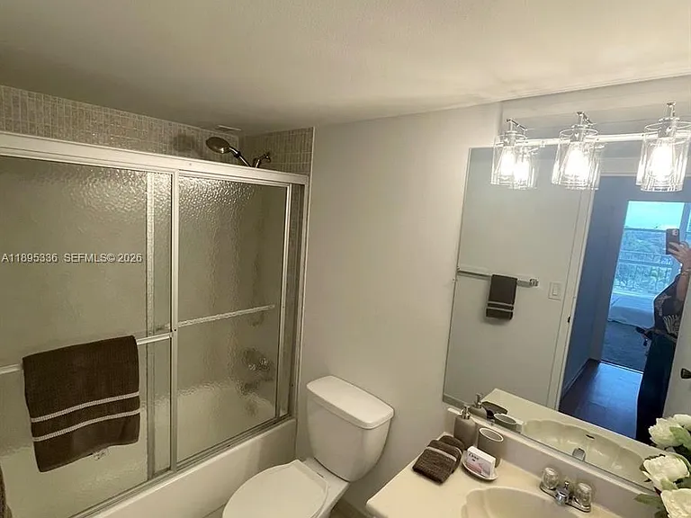 800 Parkview Dr #605 — Photo 9