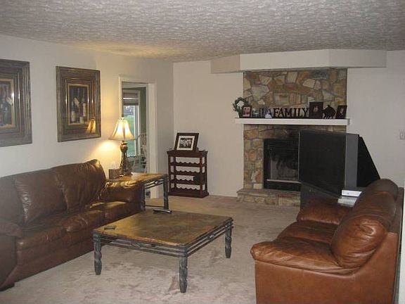 2nd image of 3 Pond Dr