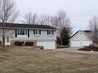 4021 Ernst Dr, Hartford, WI 53027