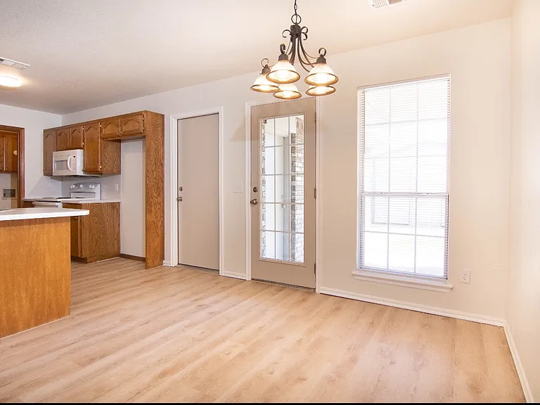 1431 Westmore Dr — Photo 7