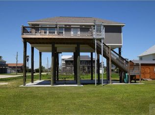 810 Magnolia Ln, Pt Bolivar, TX 77650