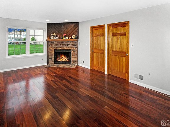 5th image of 20 Crandall Dr