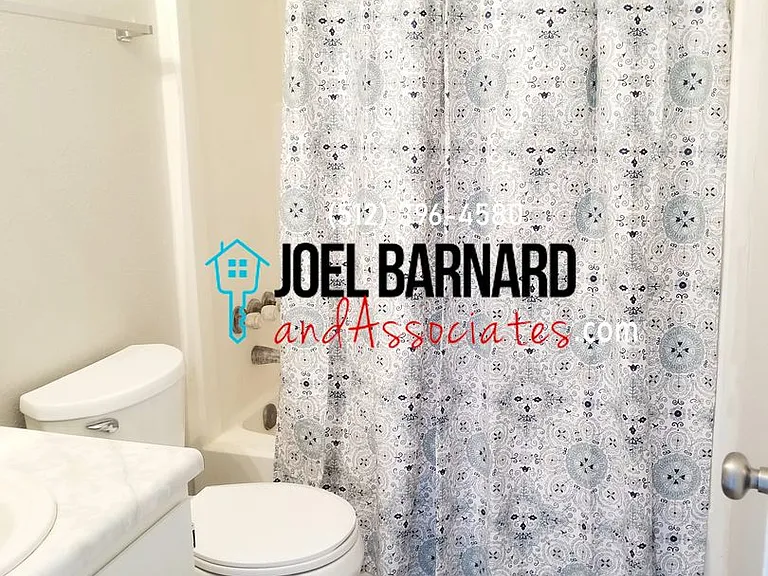 110 Lady Bird Lane — Photo 15